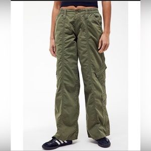 BDG Urban Outfitters
Summer Y2K Low-Rise Cargo Pants
